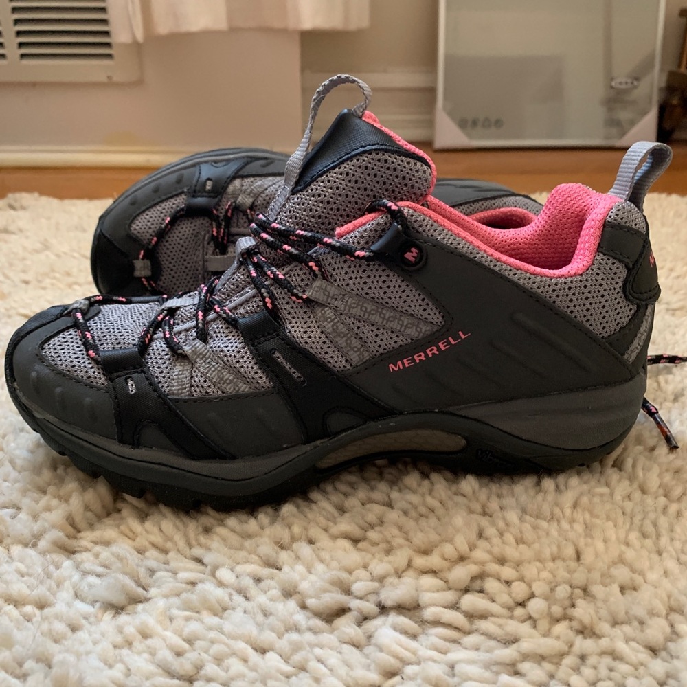 Merrell Women’s Hiking Shoes Size 7